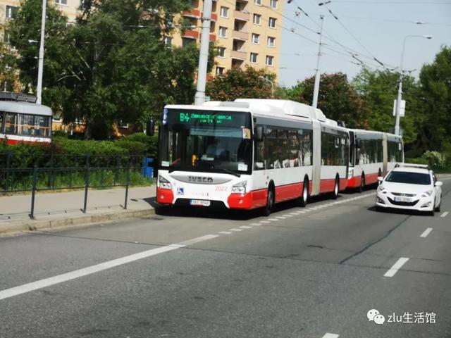 布尔诺44路18米的摇摆怀念北京44路大通道