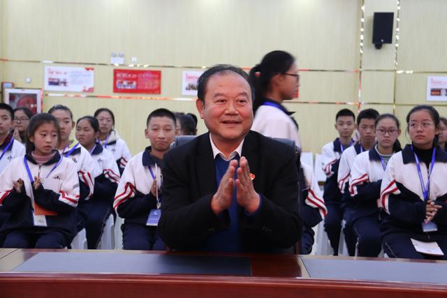 萬柏林區(qū)實(shí)驗(yàn)中學(xué)怎么樣?2019小記者站成立(圖4) 萬柏林區(qū)實(shí)驗(yàn)中學(xué)怎么樣?2019小記者站成立(圖4)