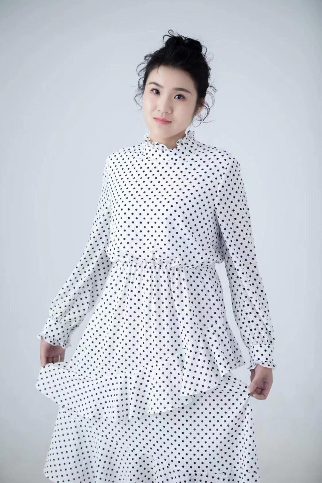 钢琴:王思婷自幼学习钢琴2013年9月考入哈尔滨师范大学音乐学院音乐