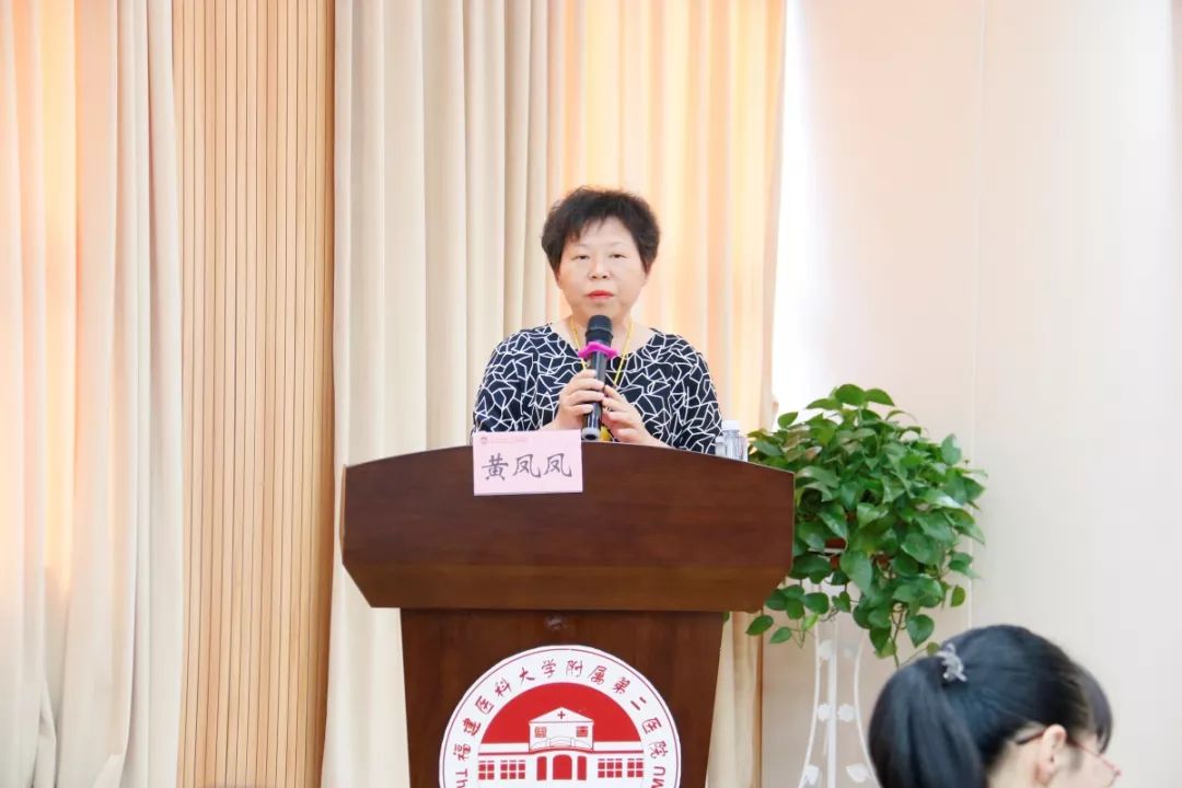 护理部黄凤凤主任,在本次竞赛强调《患者十大安全目标,护理核心制度》