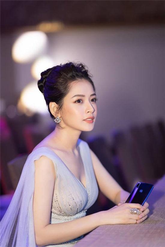 越南第一美女chipu甜美长相飘仙气800万粉丝被电晕