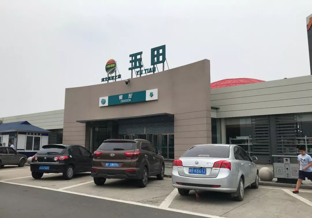 三,中途如需加油,可就近下高速去加油,加油站距收费站口都不超过5公里