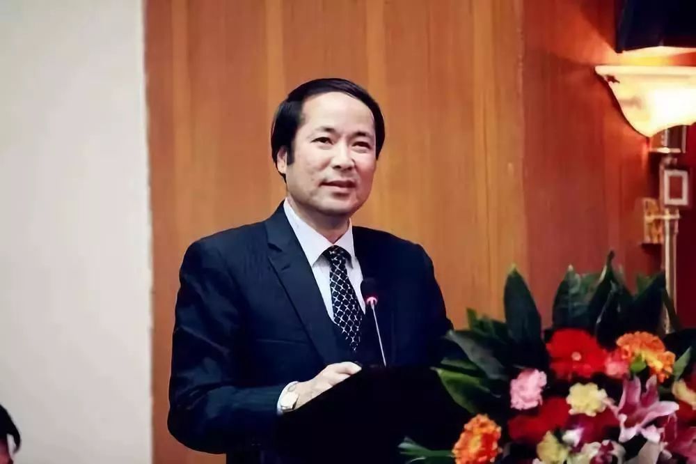 林来梵,清华大学法学院教授,博士生导师.1963年3月出生,福建福州人.