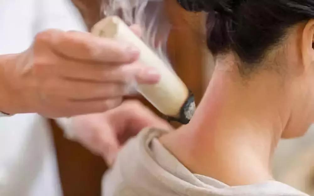 又怕冷有上火的上热下寒体质,艾灸调理法