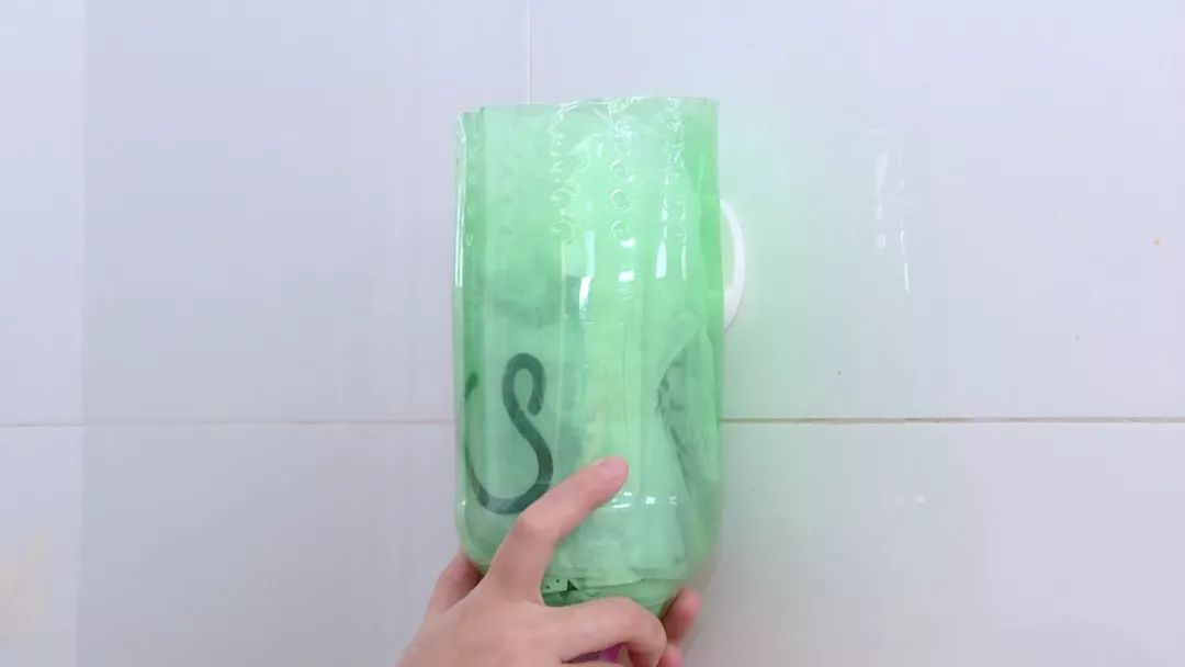 这样收纳塑料袋取的时候像用抽纸一样方便