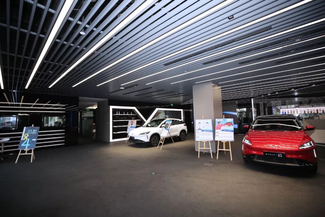 几天前我听小鹏汽车的何小鹏和他的高管团队讲了一堂课