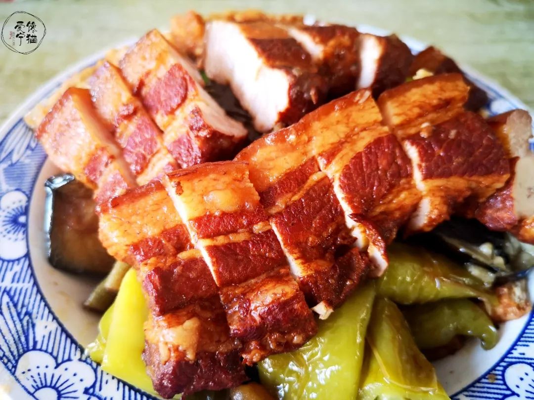 【爱宁|探店】庄里小馆吃到600年历史的甏beng肉饭,门口净豪车!