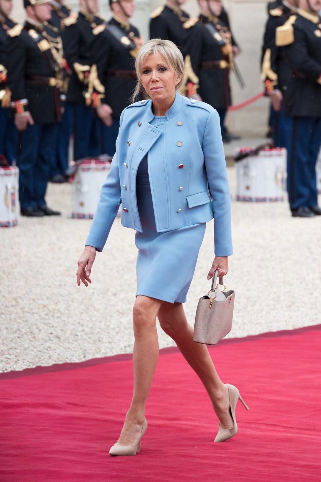 布丽吉特马克龙传有声书上线67首次公开吐露第一夫人心声