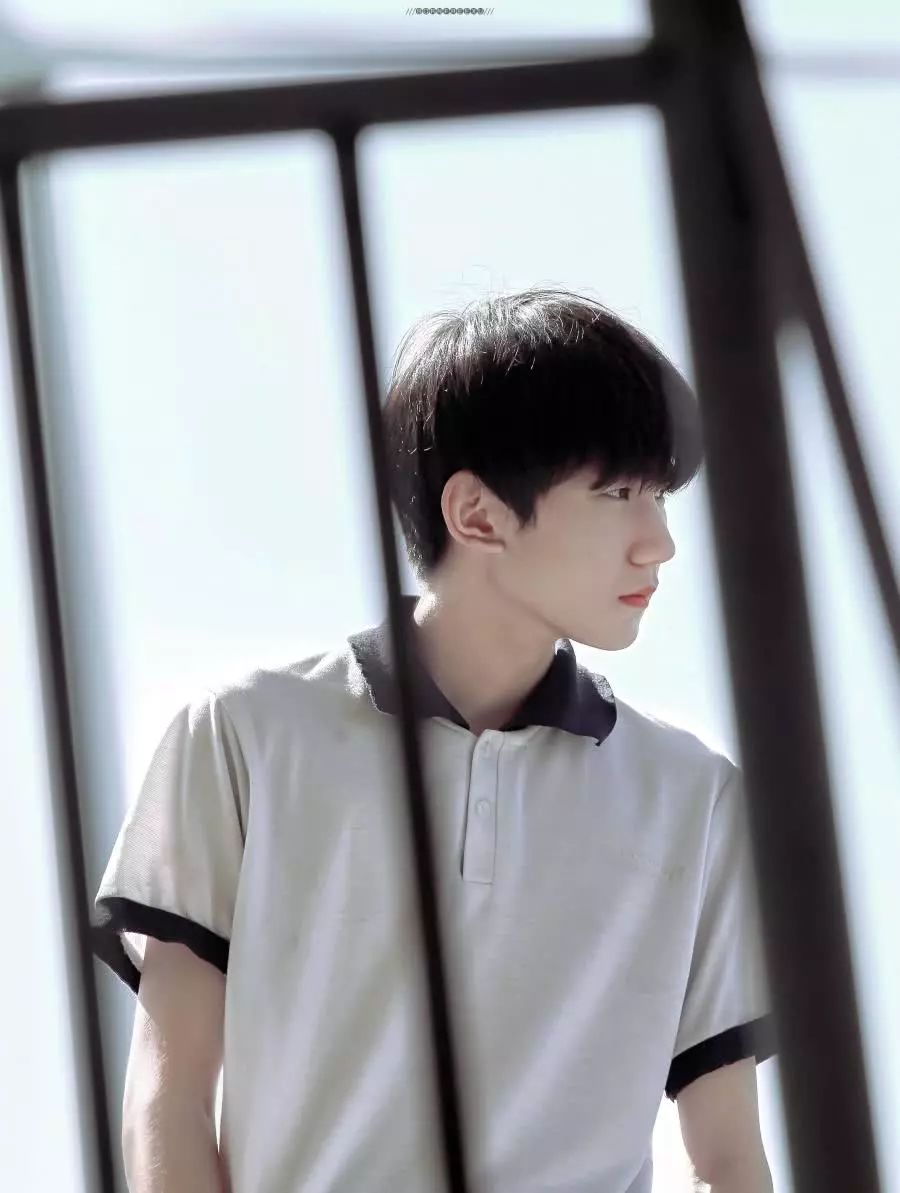 看到王源穿上校服,我脑补了一出风云学长的戏