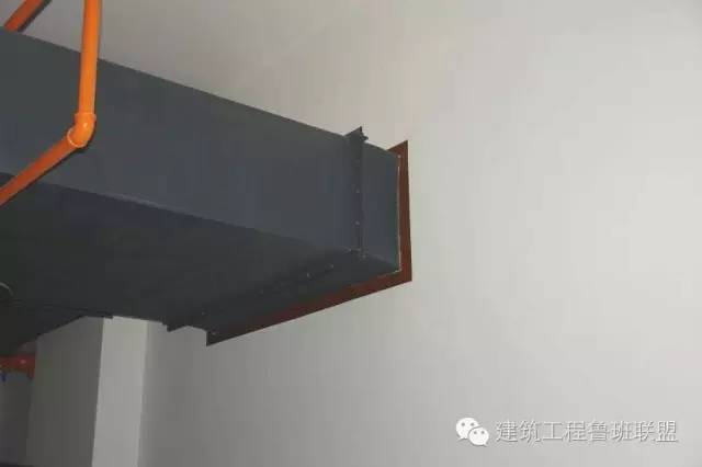 风管穿墙根部收口也值得一看哦:风管下喷淋管安装的细部欣赏:△你就说