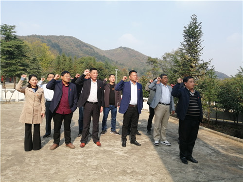 牢记使命"红色主题教育,由沙河铺镇党委书记黄俊红带队,组织