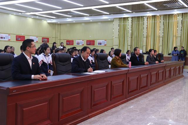 萬柏林區(qū)實(shí)驗(yàn)中學(xué)怎么樣?2019小記者站成立(圖1) 萬柏林區(qū)實(shí)驗(yàn)中學(xué)怎么樣?2019小記者站成立(圖1)