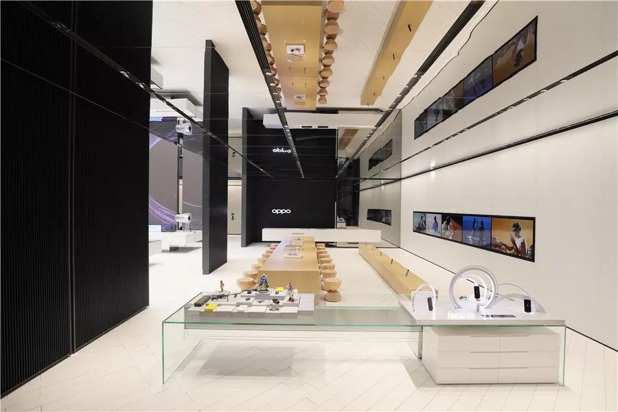 oppo在北京开了一家会隐形的超级旗舰店