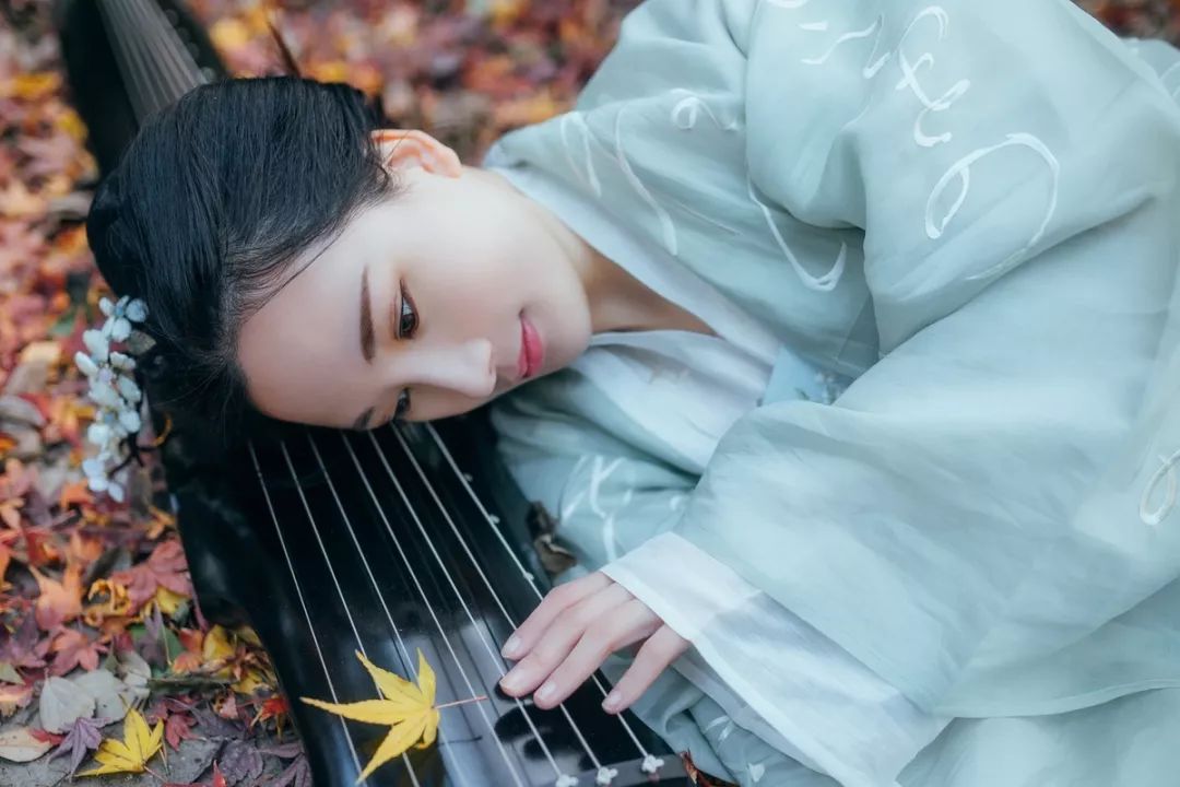 月满西楼,独上兰舟,一种相思,两处闲愁,红藕残荷