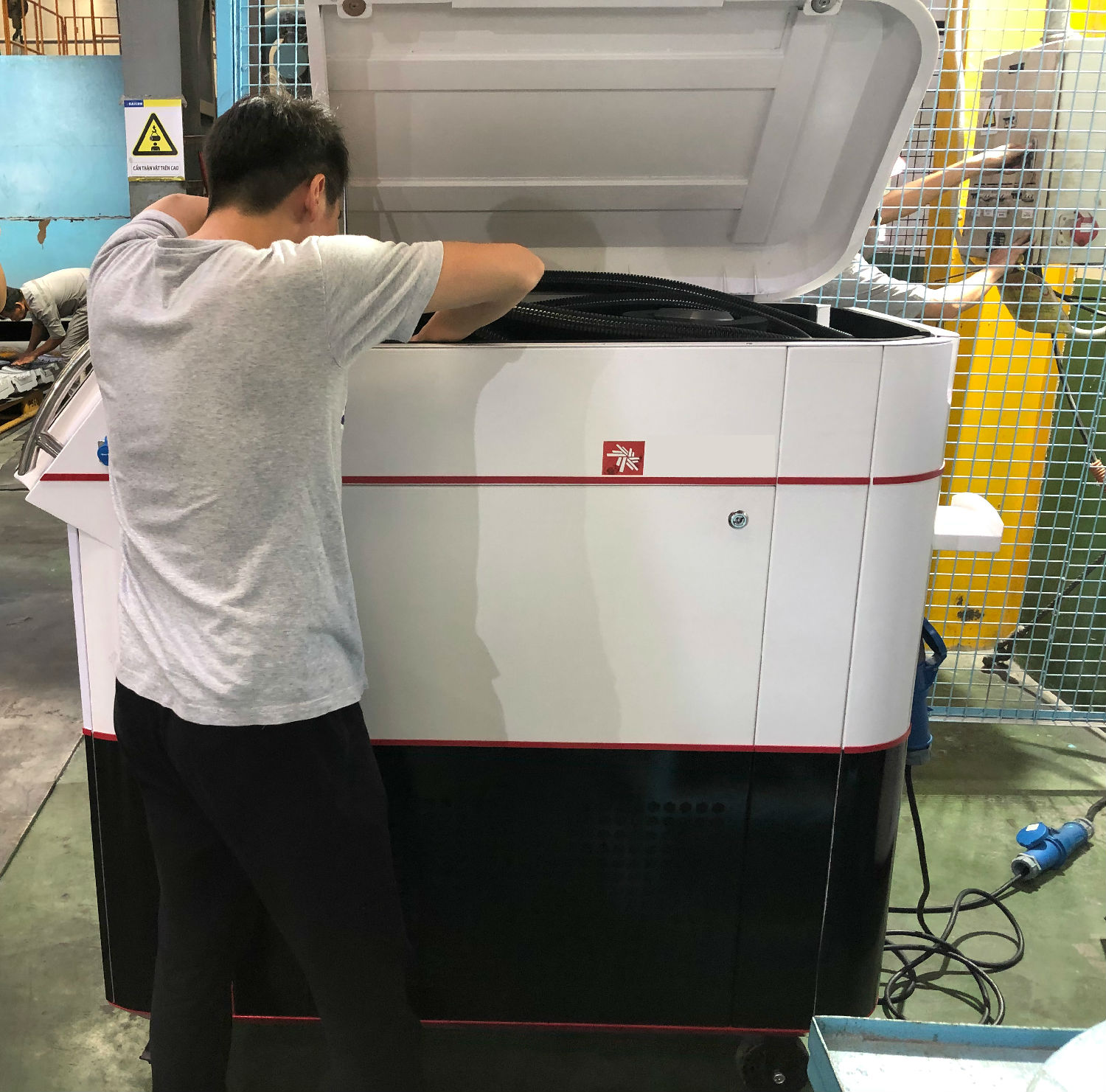 轮胎模具激光清洗机客户工厂现场装机worldtek