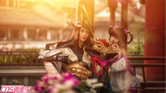 王者峡谷最新cos出现,丁香结与赤莲之焰同框,恰似神仙眷侣