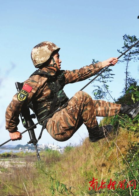 红军渡口引弓满弦鏖兵急