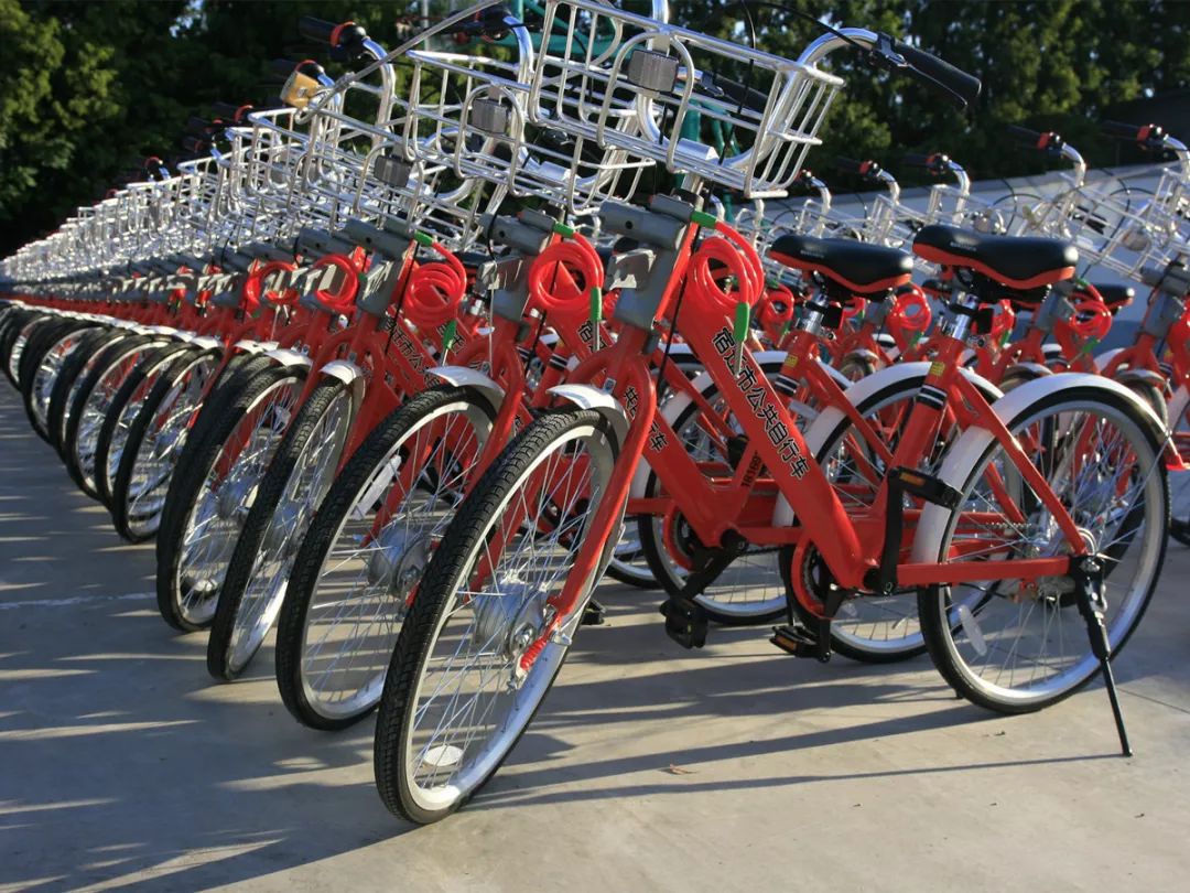 新建市区公厕34座,实施70处机关单位厕所对外开放,6350辆公共自行车