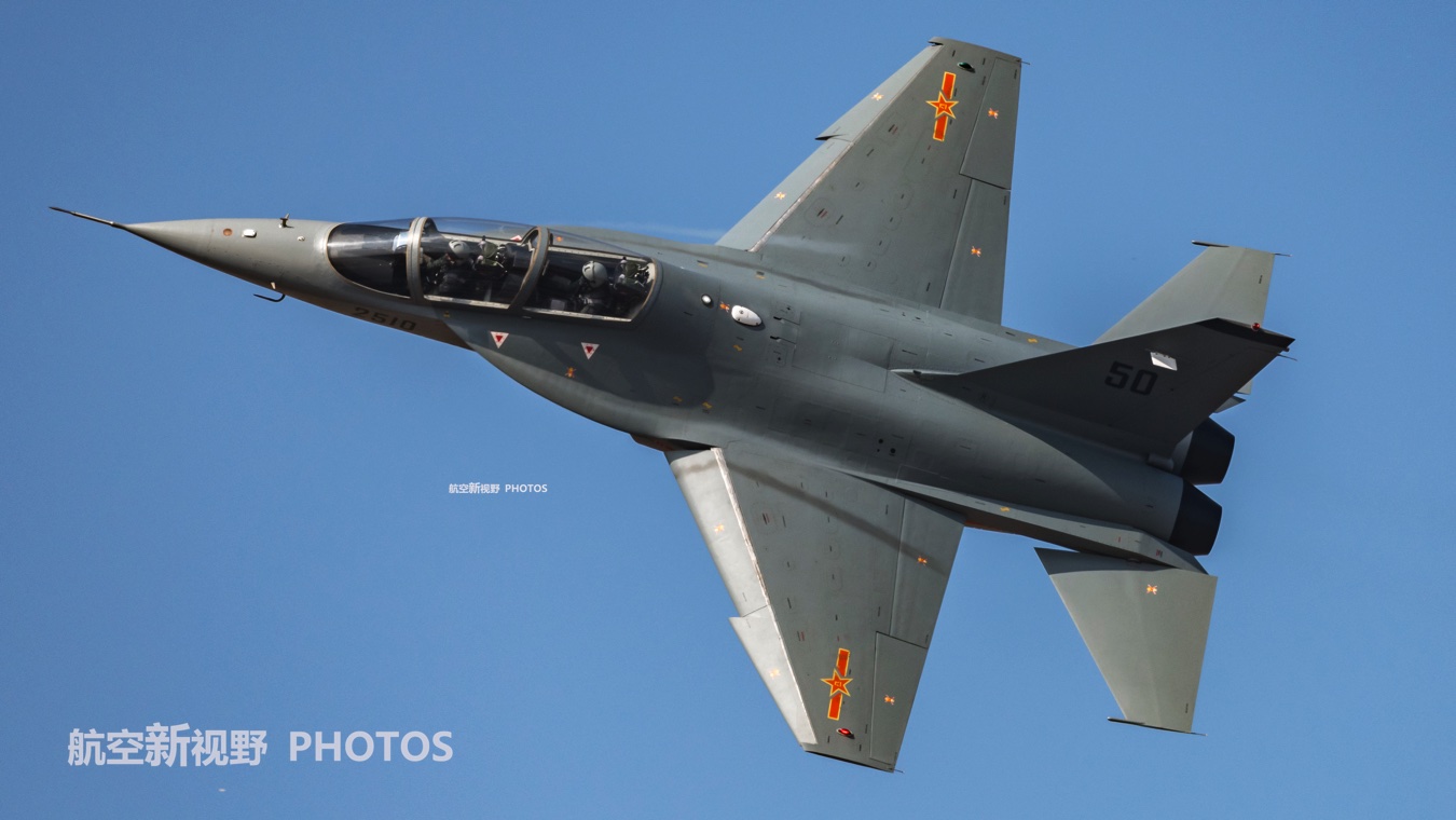 洪都教10高清组图我军第一款高性能高级教练机只差好发动机