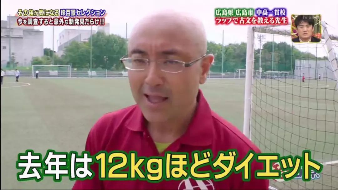 今年是剃光头,他也嗖嗖地刮个干净.