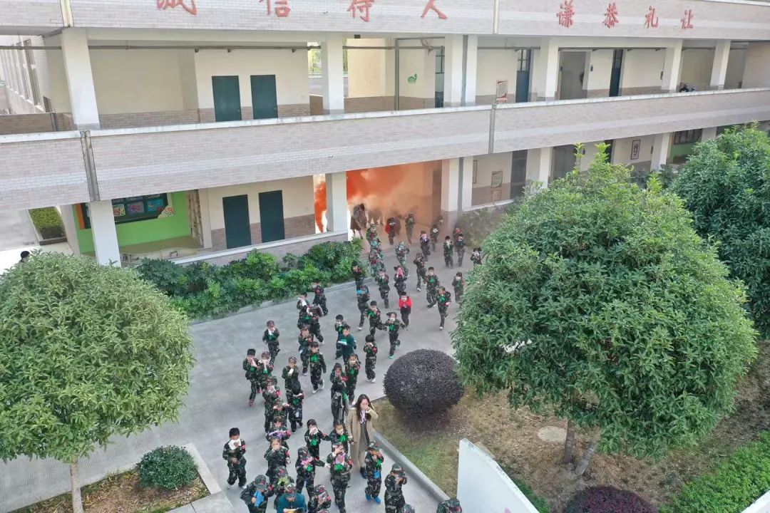 "警钟长鸣,安全相伴"——记三门县心湖小学举行消防逃生演练活动