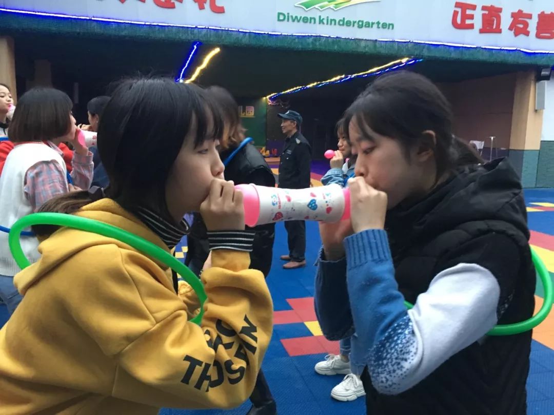 记录美好的回忆——气球传纸杯第二轮游戏紧接着提上了行程伴随着第一
