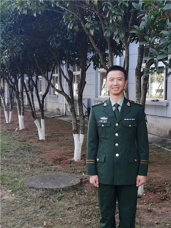 军分区推荐徐筱,男,1989年出生,武警衢州支队龙游中队中队长.