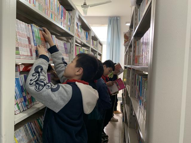 越读书越快乐杜庄小学举行图书馆开放活动