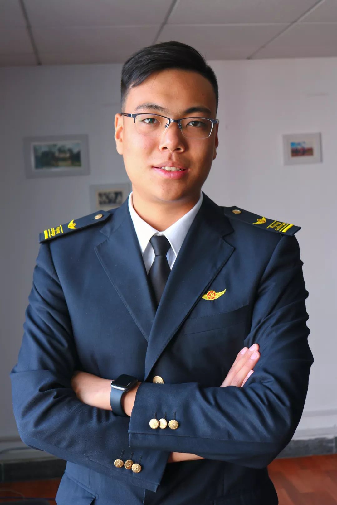 那扇门的背后 | 桂林航空机长让女网红进入驾驶舱受重罚