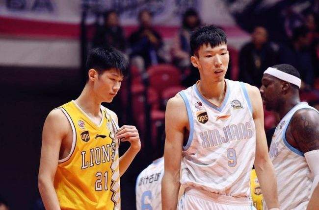 原创央视直播cba焦点战周琦pk胡金秋最强攻防上演直接对话