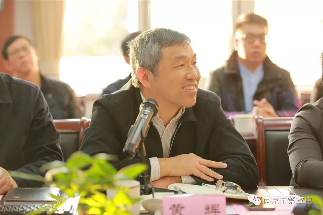 观摩结束后,南京市教育局黄辉副巡视员,秦淮区教育局戚雪晴副局长一起