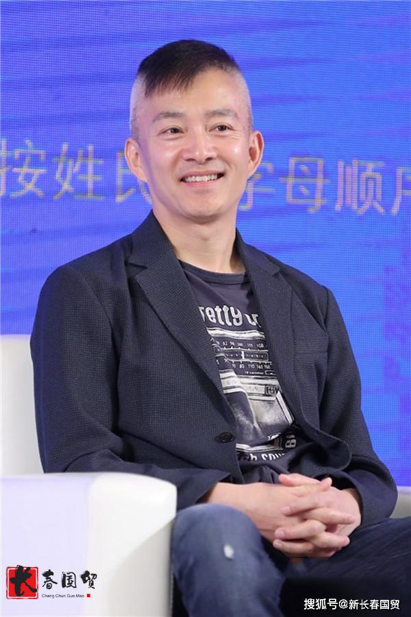 前央視主持人亞寧近照曝光,已成為公司總裁,如今50歲變成這樣了