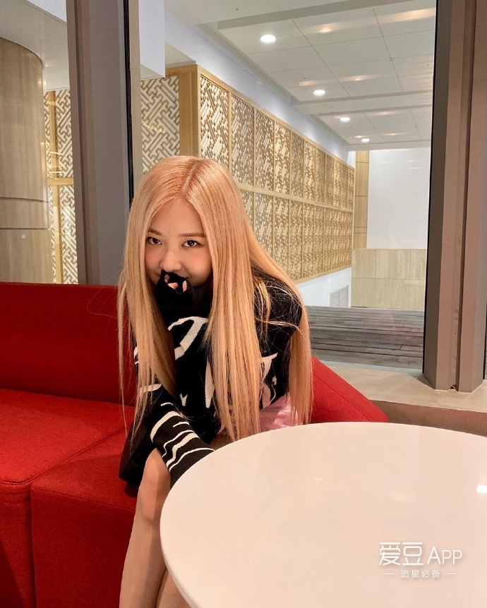 今日份甜美肉肉get~金发真的太可了吧t-t