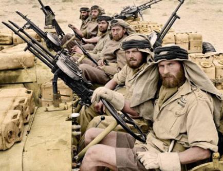 二战时期,日本舰长随便下了一道命令,几十年后英国老兵祭奠报恩_战争