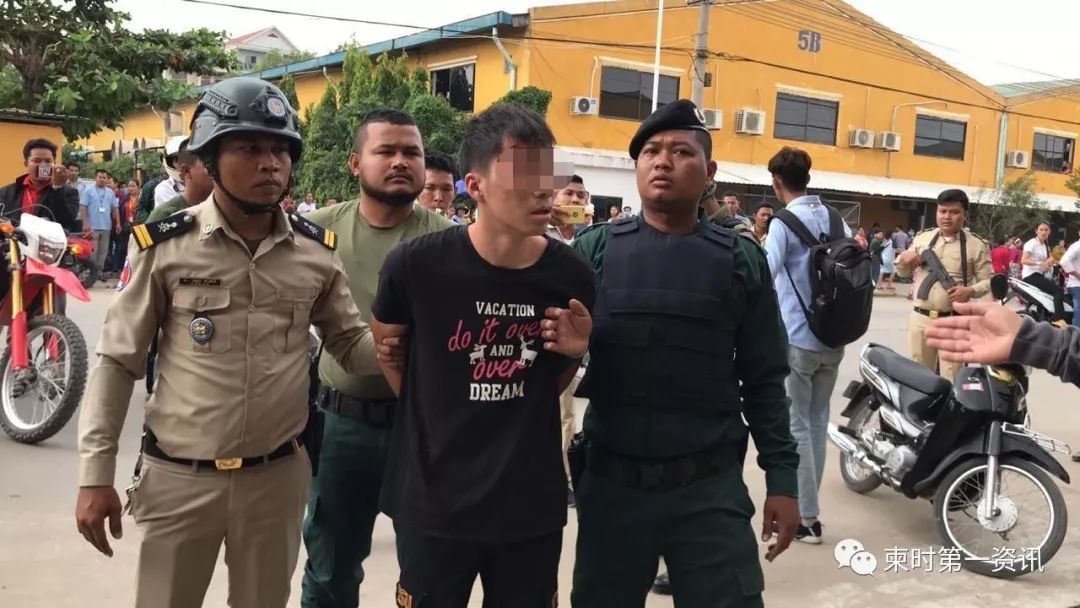 两名中国男子持枪抢劫中国玉器店!