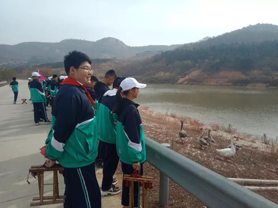 思源德育踏着青春节奏敲出铿锵音符青岛23中七年级学农记