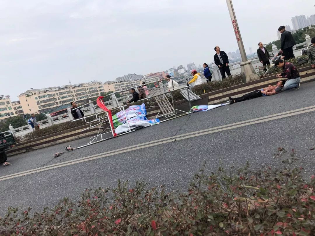 遂川老桥头发生一起突发坠落事故