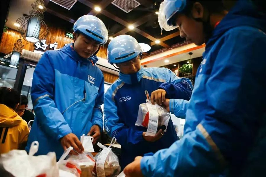 365天天天送你1111元红包快来晒蓝朋友赢饿了么双十一锦鲤奖