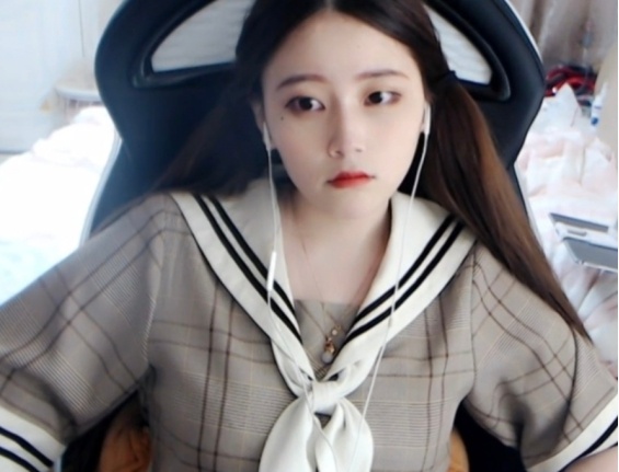 蠢萌蠢萌的小酥酥微博在线大吐槽却未想到是给人免费送福利