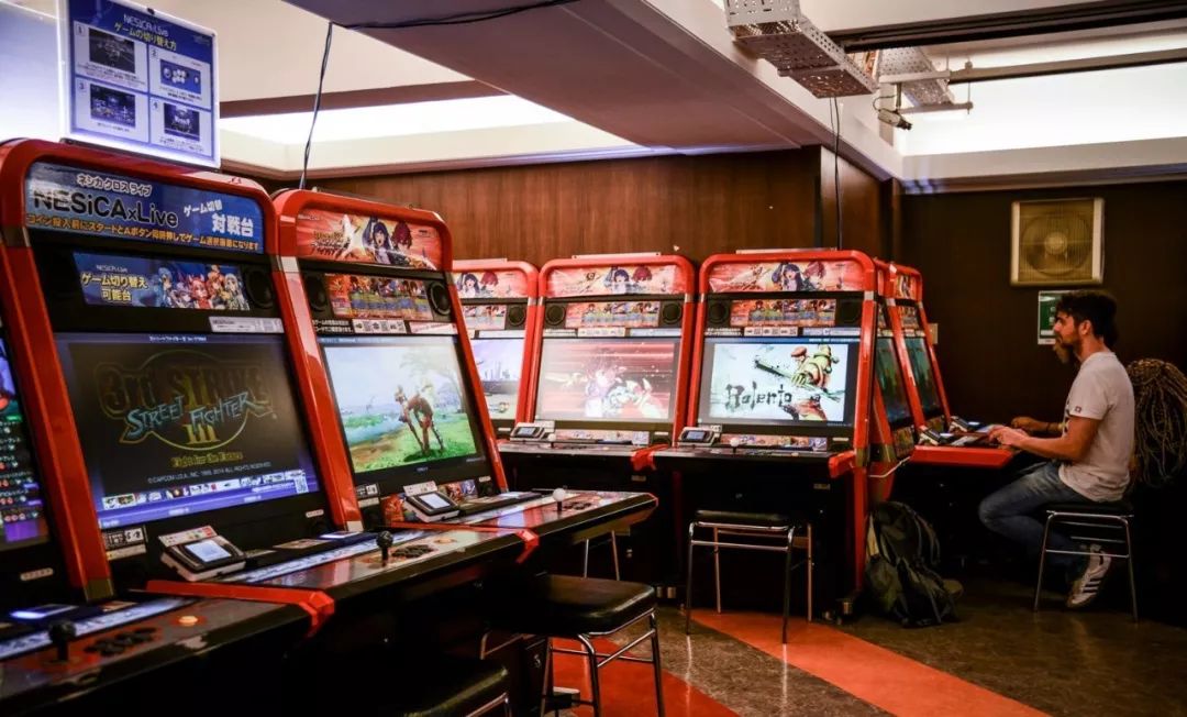 秋叶原商店街日本游戏宅的娱乐天堂