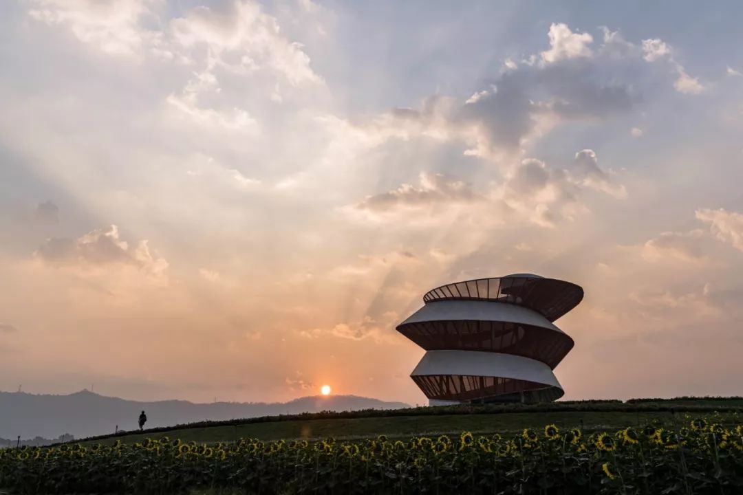 螺旋上升的田园观光塔对话出品建筑