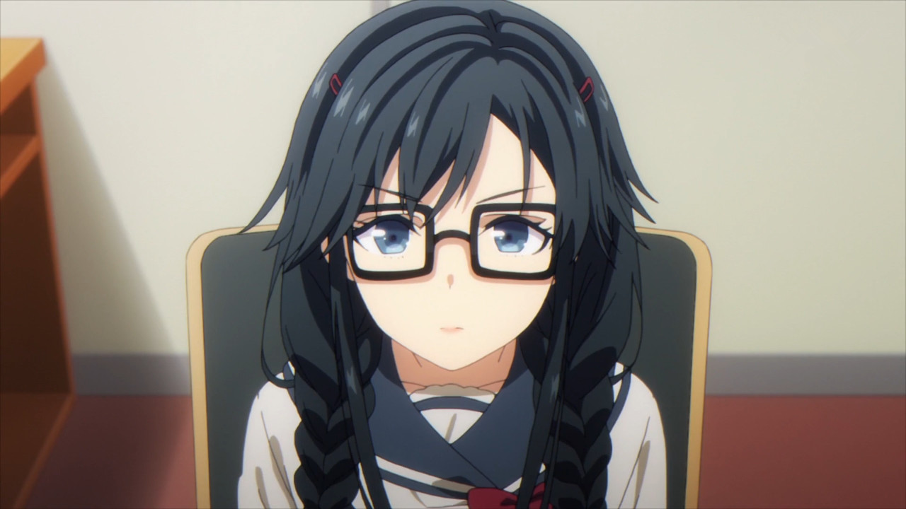 三色堇的实际颜值应该会更高,只是被眼镜封印了一大部分.