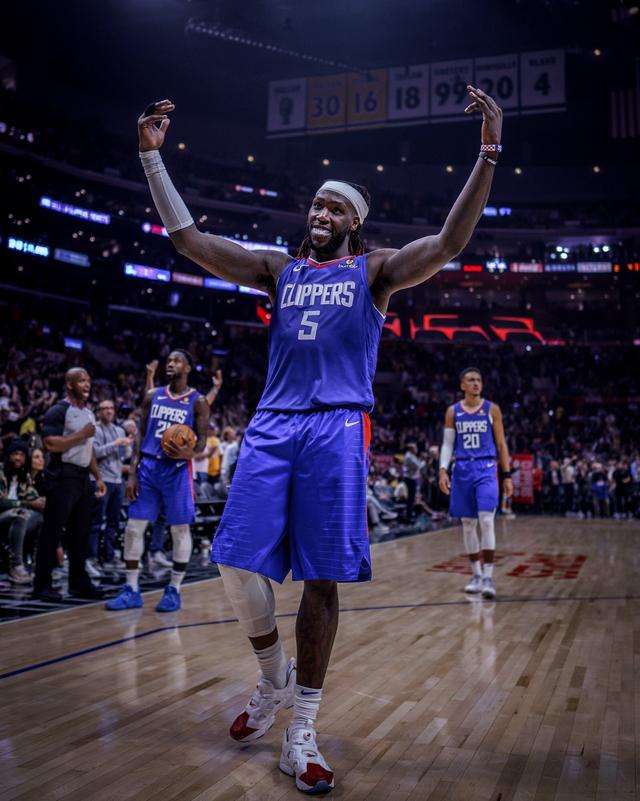 这一场比赛哈雷尔首发登场,投篮25投13中,得到了34分13篮板5助攻1抢断