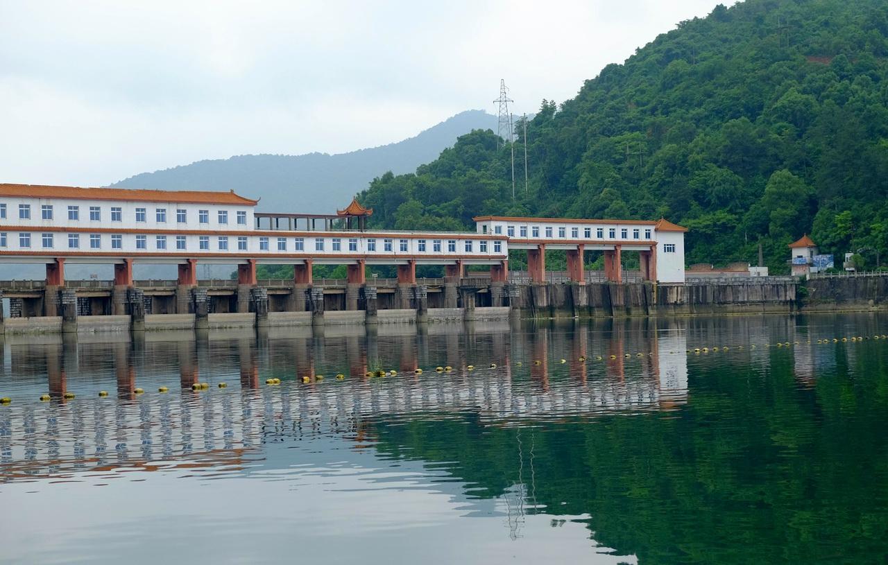湘潭这是湘乡娄底双峰交汇处的大水库周末得闲来此拍摄