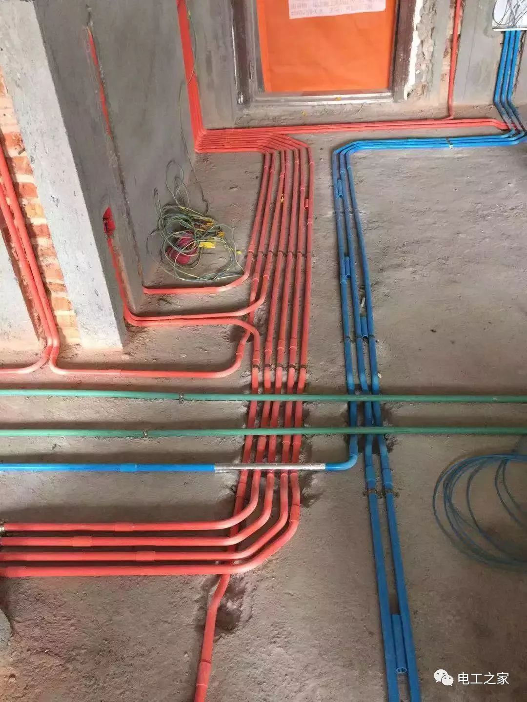 11,线管之间留2cm12,检测水路管道水管布线完成后,现场必须进行打压