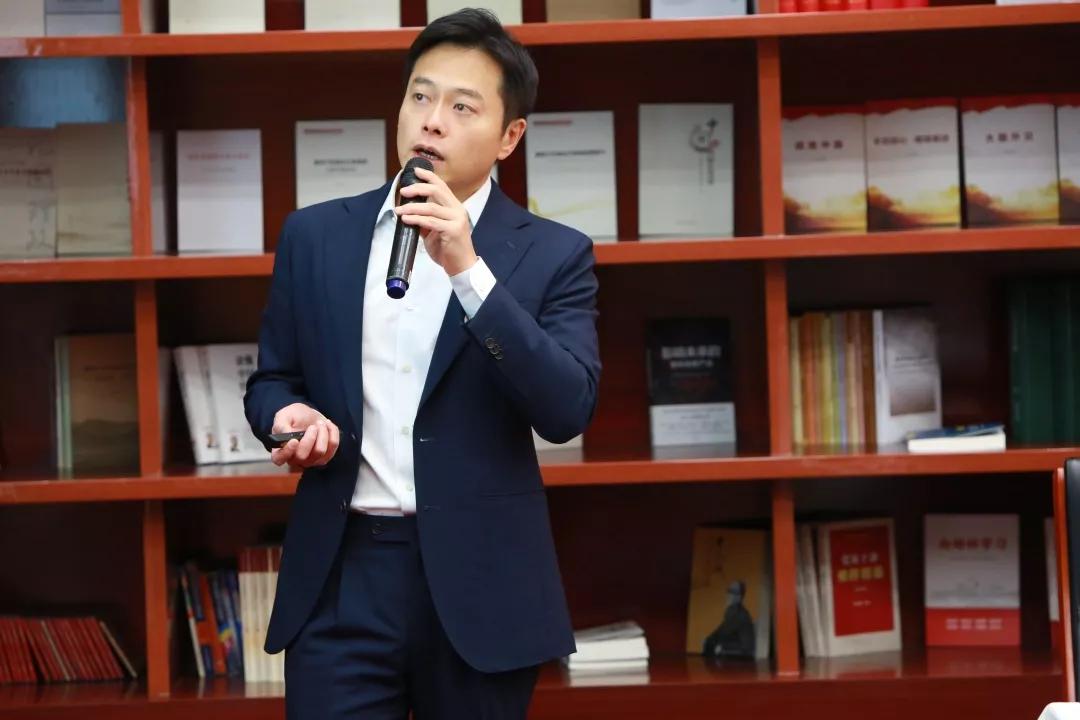 总裁兼coo许敏新高教集团董事总经理柯霆钧鼎晖投资董事总经理李磊中