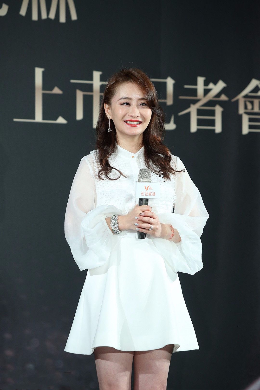 45岁陈德容参加活动穿20岁小白裙却没了当年的清纯感