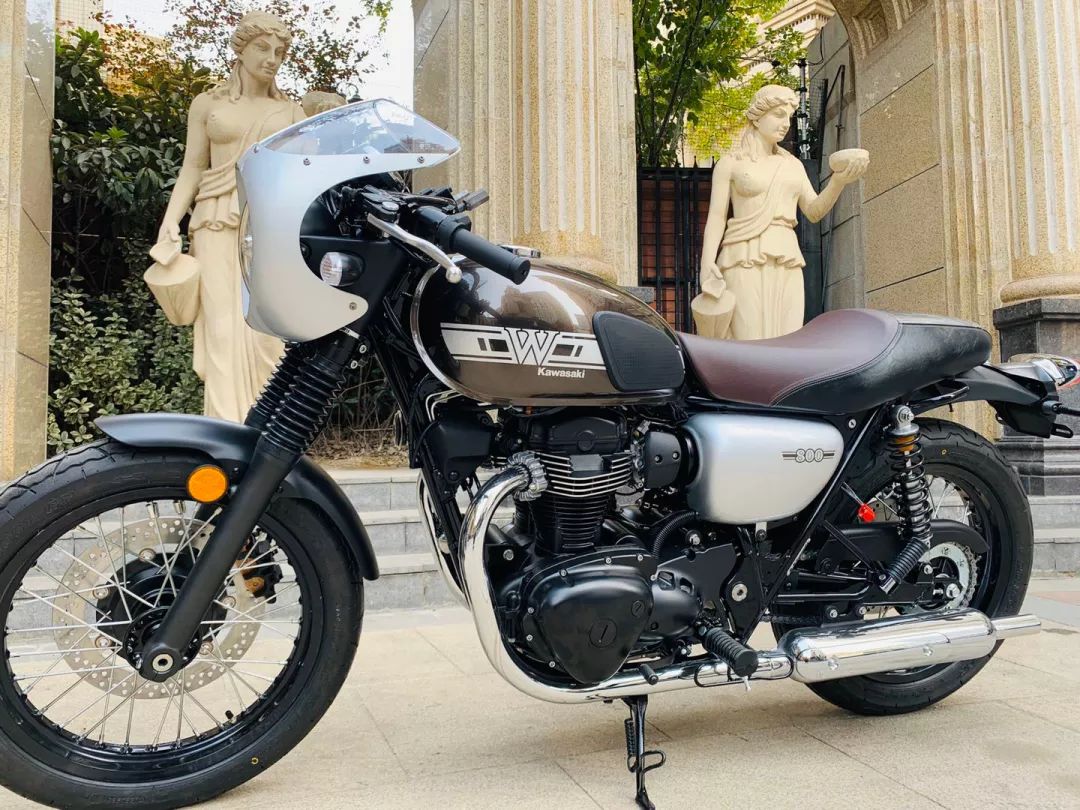 川崎日产大排量复古车w800到店经典复活