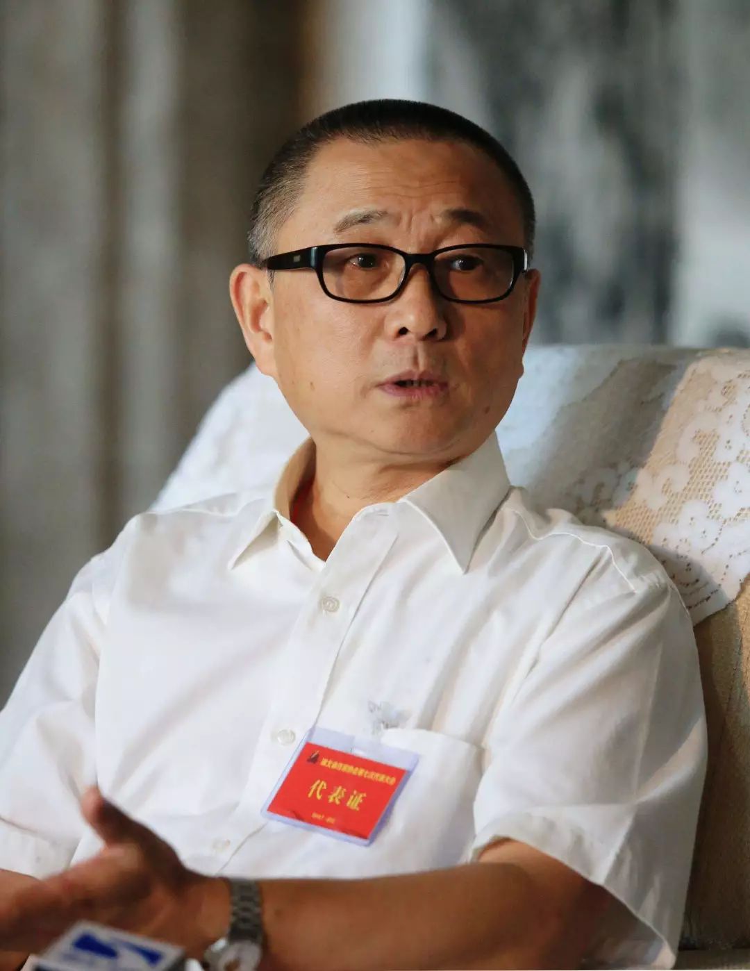 时任人民文学出版社总编辑的韦君宜先生在创刊号上发表文章记录了这个