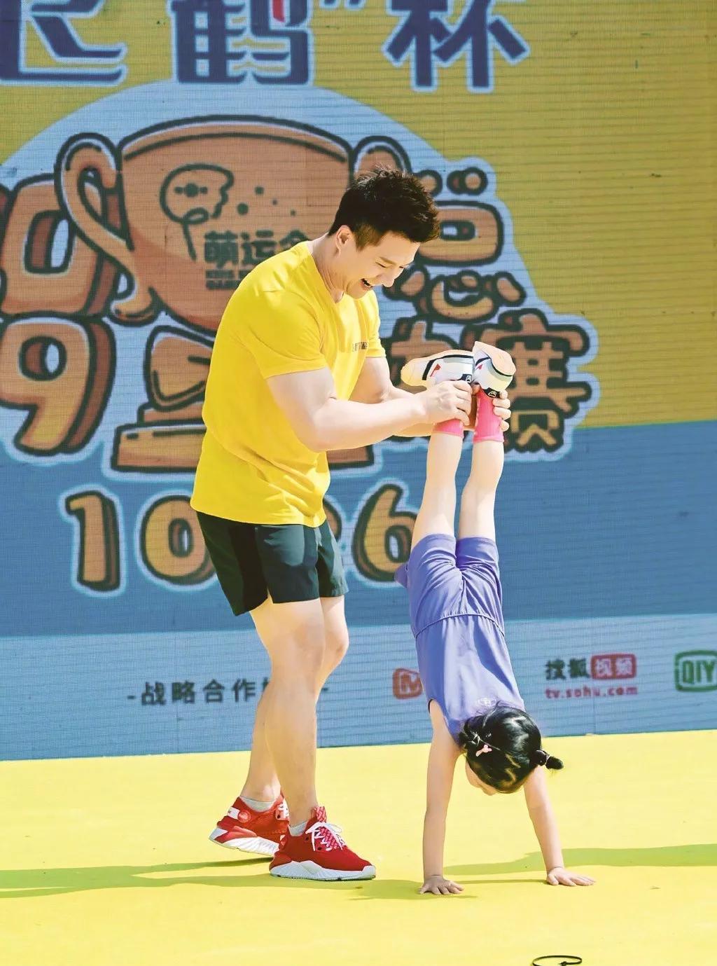 陈一冰之前被媒体采访表示他变胖发福了,他自己也是暗下决心好好健身